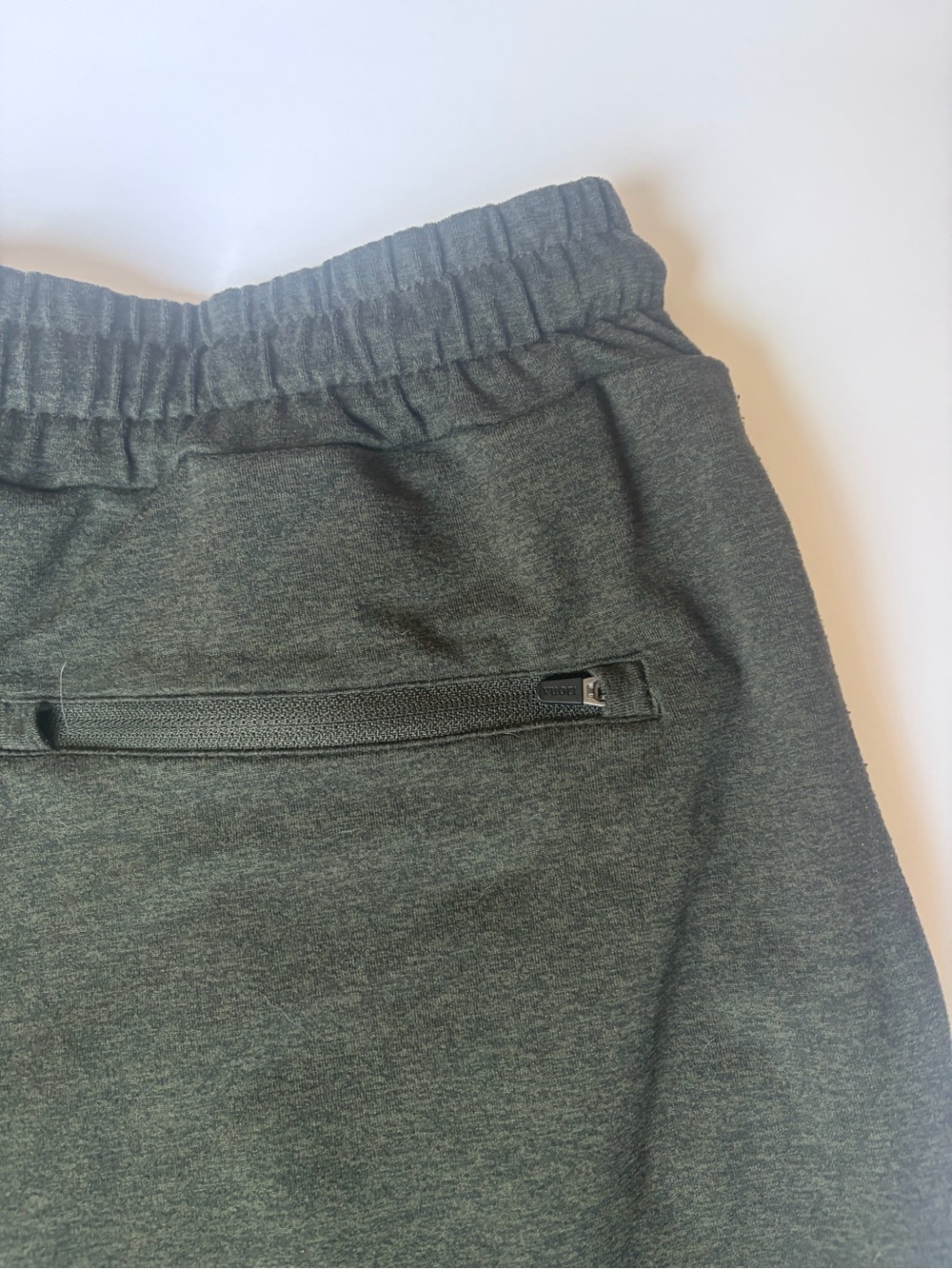 Vuori Ponto Performance Shorts Men's Medium Heathered Oregano DreamKnit Lounge - Picture 5 of 6